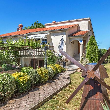 Awesome Studio In Pula With Wifi Экстерьер фото