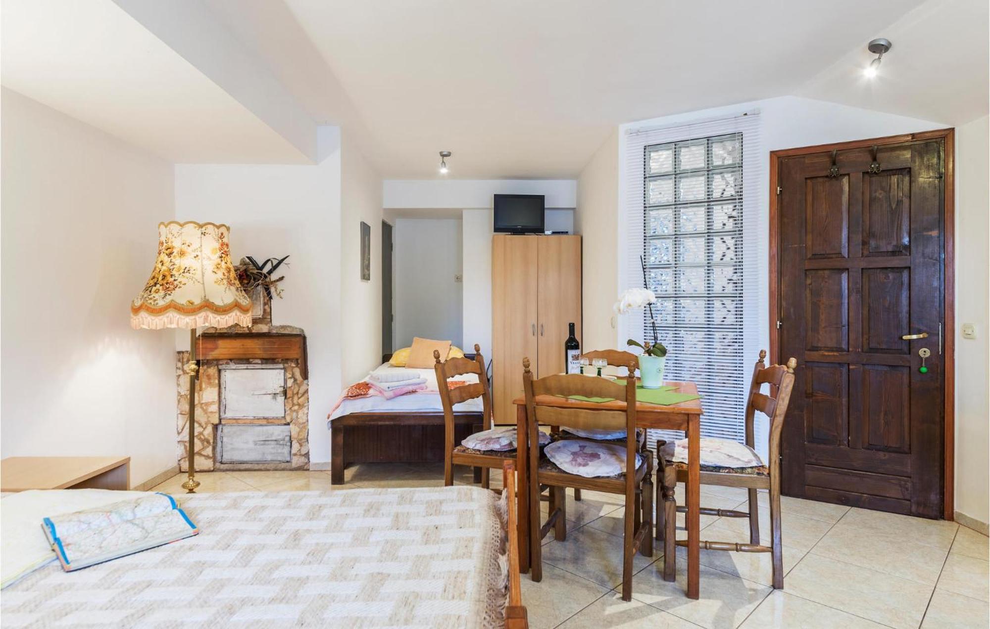 Awesome Studio In Pula With Wifi Экстерьер фото