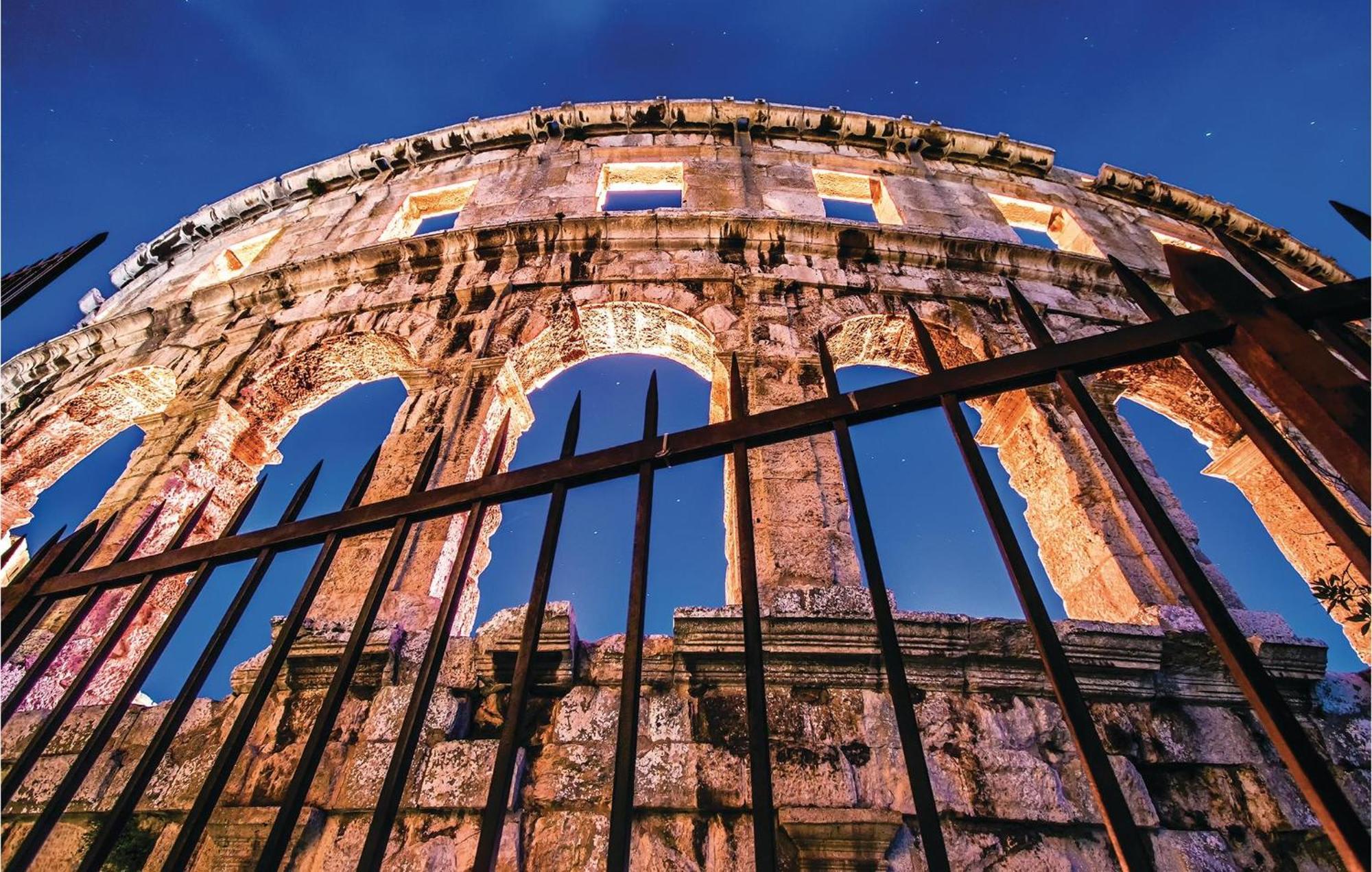 Awesome Studio In Pula With Wifi Экстерьер фото